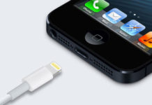 ตัดช่องหูฟังยังไม่พอ เผยแอปเปิลเคยคิดตัดช่อง Lightning ของ iPhone X ด้วย iPhone X Lightning