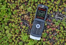 ระลึก 15 ปี มือถือฝาพับยอดนิยม Motorola Razr