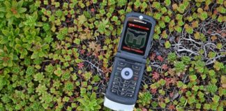 ระลึก 15 ปี มือถือฝาพับยอดนิยม Motorola Razr