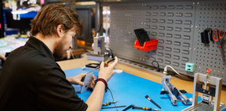 แอปเปิลเปิดโครงการ ร้านนอกซ่อม iPhone หมดประกันได้ ใช้อะไหล่และเครื่องมือแท้ ! ซ่อม iPhone